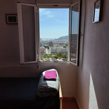 Ernesto Habitación en casa particular Alicante